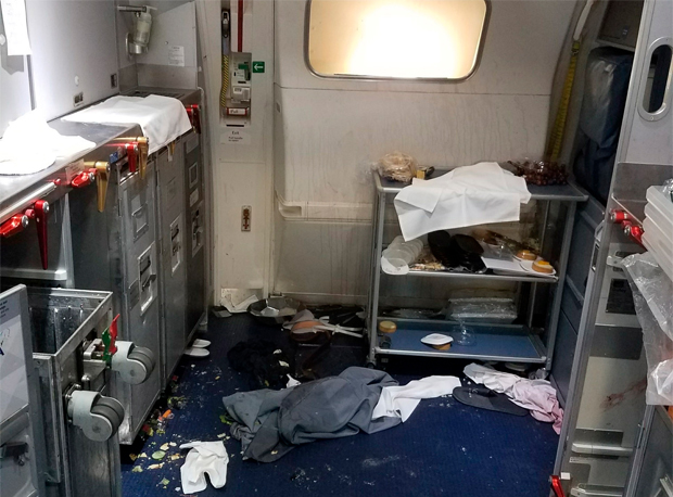 Passagier wollte Flugzeugtür öffnen