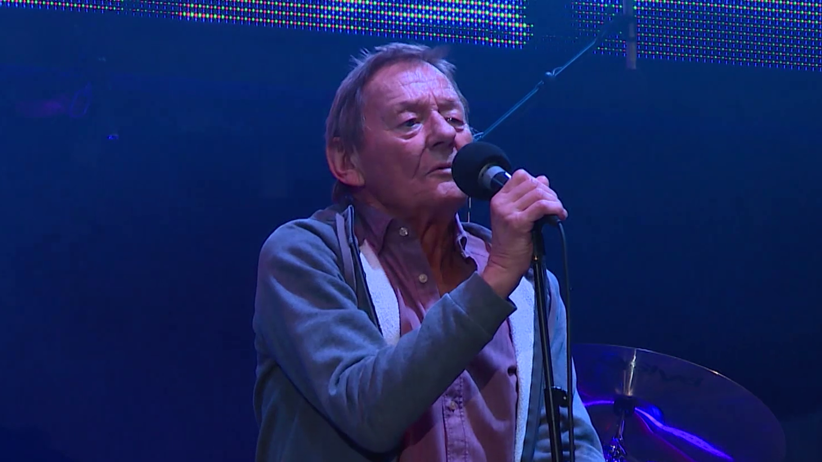 Es lebe der Zentralfriedhof Heimspiel für Wolfgang Ambros oe24.at Es lebe der Zentralfriedhof Heimspiel für Wolfgang Ambros oe24.at