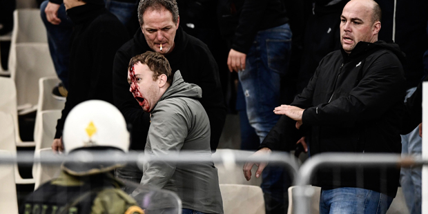 AEK-Athen-Fans werfen Fackel in Gästesektor: Verletzte