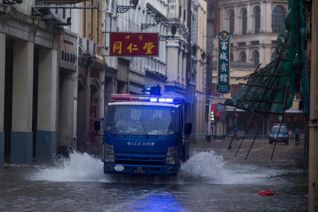 Super-Taifun rast auf Hongkong zu