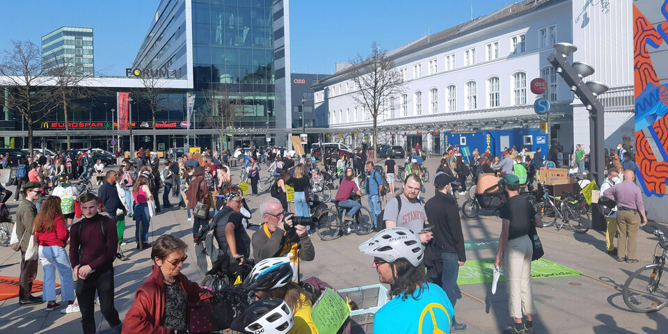 Tausende demonstrieren in Wien für Klimaziele