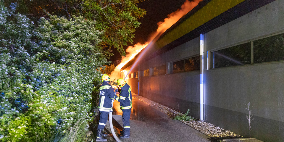Pkw-Lenker crasht in Gebäude – 60-Jähriger tot