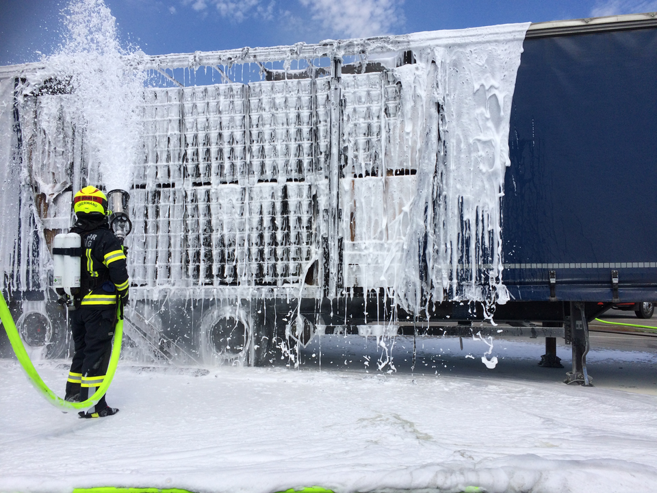Lkw mit Munitionskisten brannte in Oberösterreich