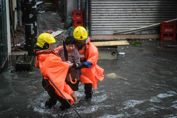 Super-Taifun rast auf Hongkong zu