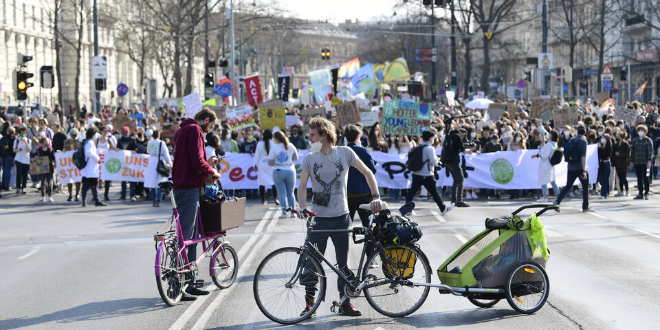 Tausende demonstrieren in Wien für Klimaziele
