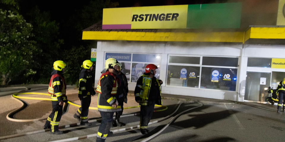 Pkw-Lenker crasht in Gebäude – 60-Jähriger tot