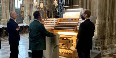 Schwarzenegger als Organist im Wiener Stephansdom