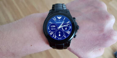 Armani-Smartwatch im oe24.at-Test