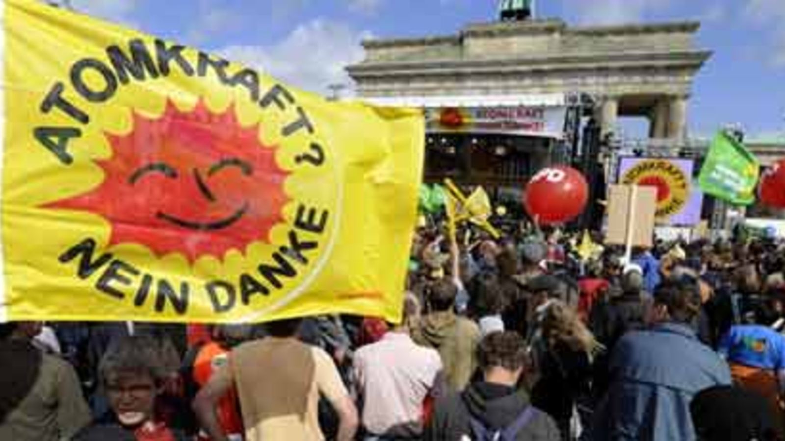 Massen-Protest in Berlin gegen Atomkraft
