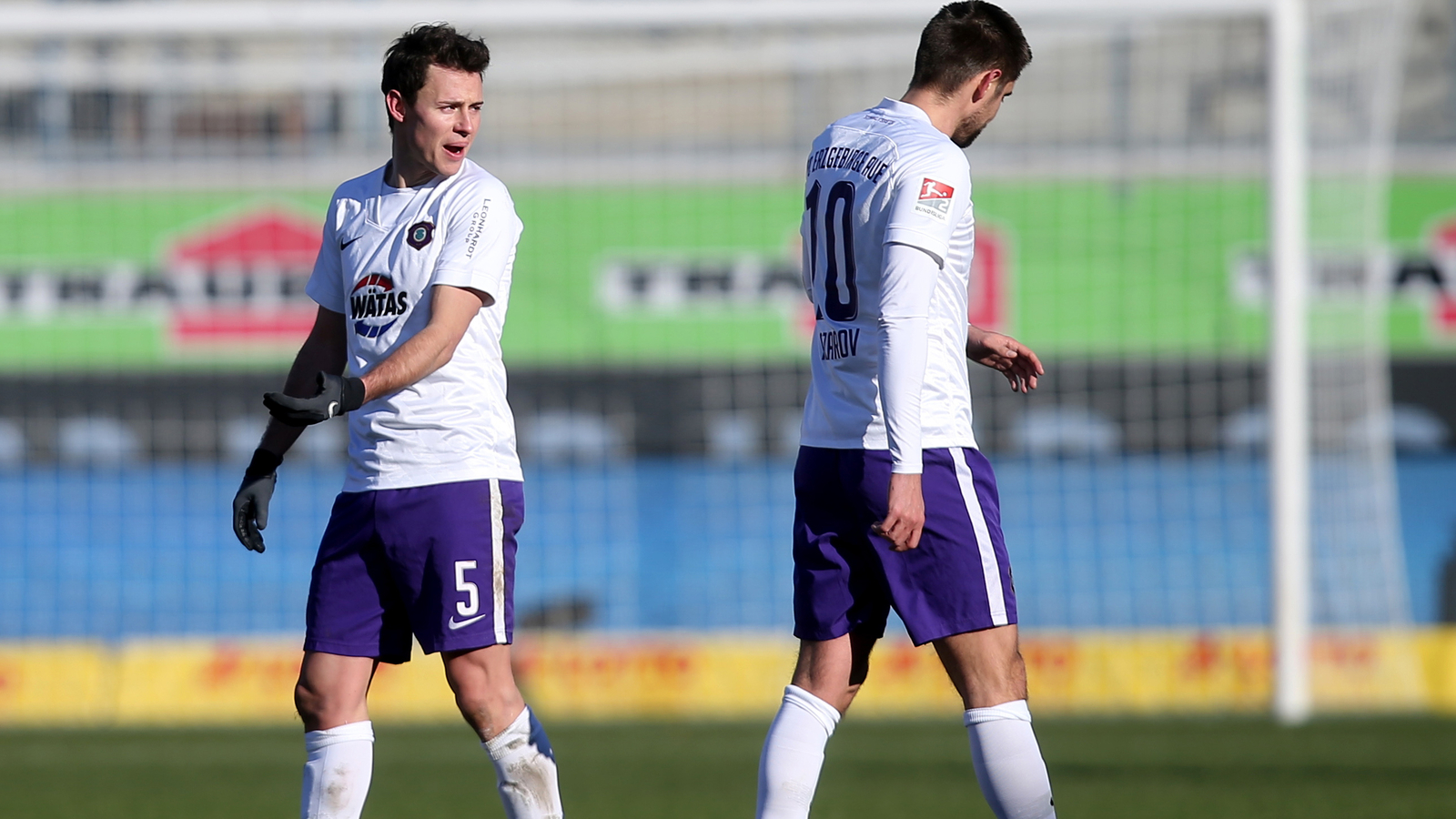 Spuck-Attacke: Mega-Strafe für Aue-Spieler - oe24.at