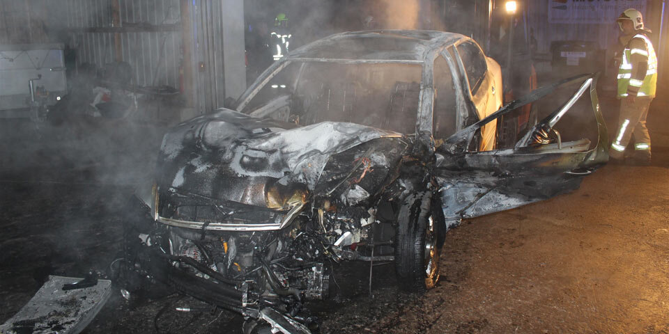 Auto brannte in ÖAMTC-Halle völlig aus