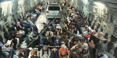 Wirbel um Auto bei Kabul-Evakuierungsflug