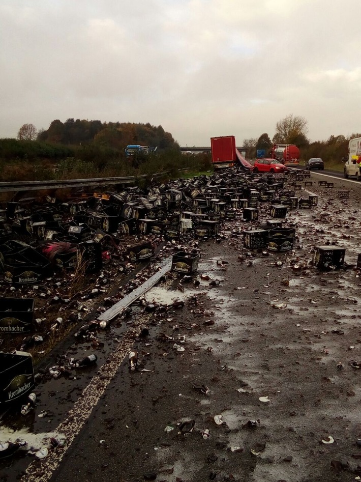 30.000 Flaschen Bier verteilten sich auf Autobahn