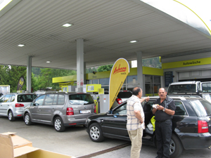 Autofahrer tankten um nur 60 Cent pro Liter!