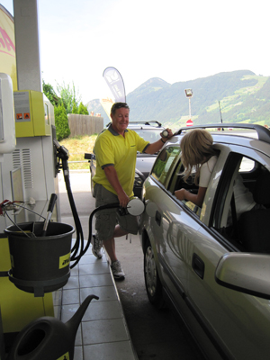 Autofahrer tankten um nur 60 Cent pro Liter!