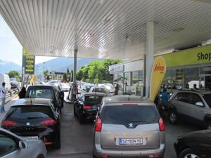 Autofahrer tankten um nur 60 Cent pro Liter!