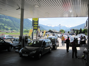 Autofahrer tankten um nur 60 Cent pro Liter!