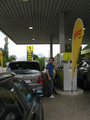 Autofahrer tankten um nur 60 Cent pro Liter!