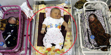 9-kg-Baby ist Touristenattraktion -