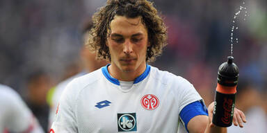 Leverkusen an Baumgartlinger dran