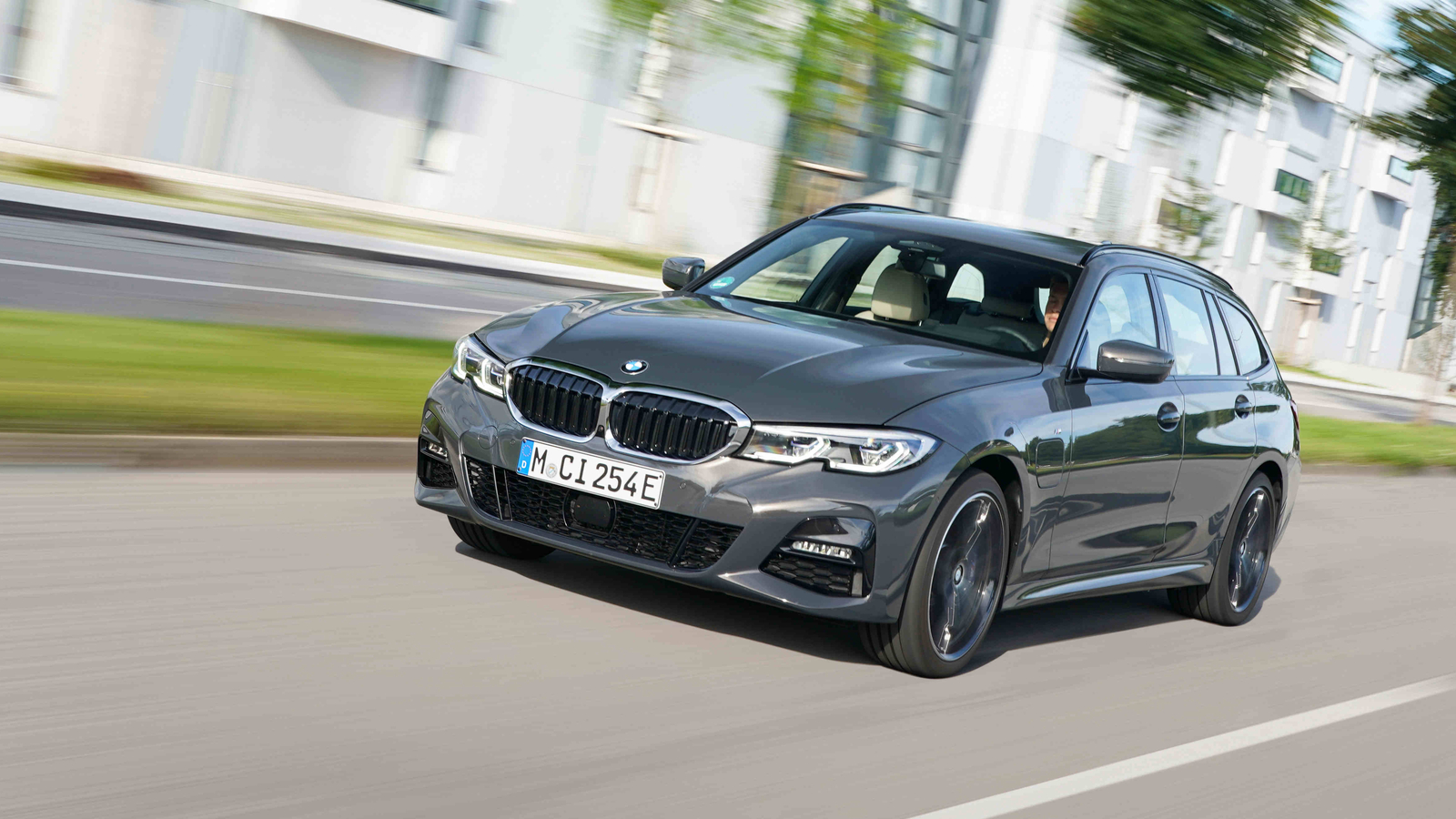 BMW 3er Touring Plug-in-Hybrid startet - Preise und Infos vom 330e Kombi