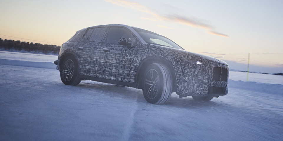 BMWs Elektro-Flaggschiff im Wintertest