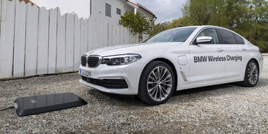 BMW 5er Plug-in-Hybrid kabellos aufladbar