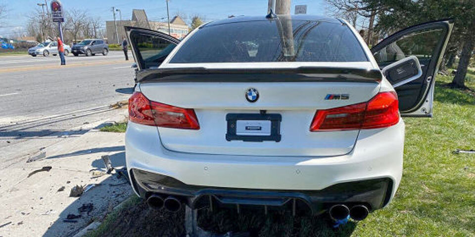 Neuen 600-PS-BMW nach fünf Minuten geschrottet