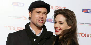 Angelina 'heiratet' Brad Pitt