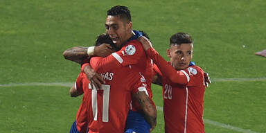 Chile startet mit 2:0 über Ecuador