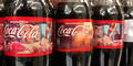 Nackter Hintern auf Coca Cola-Flaschen