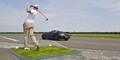 Video: Coulthard fängt mit Roadster Golfball ein