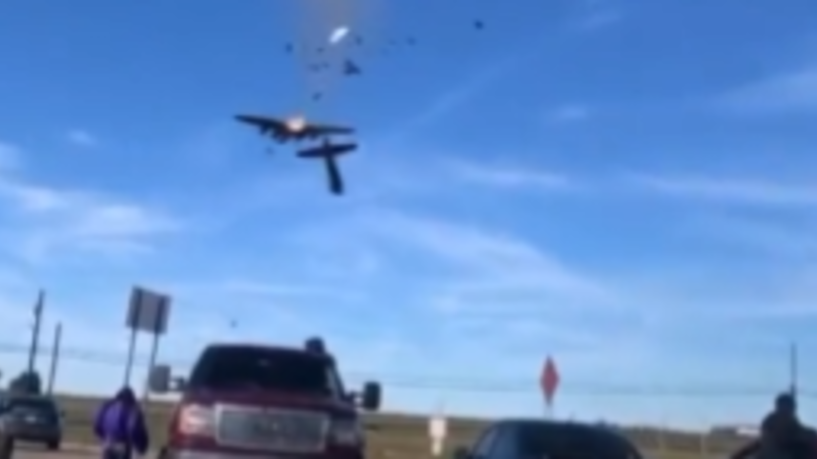 Unfall Bei Flugshow In Texas: Zwei Maschinen Kollidieren