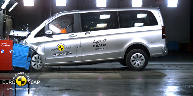 V-Klasse, C4 Cactus und X-Trail im Crashtest