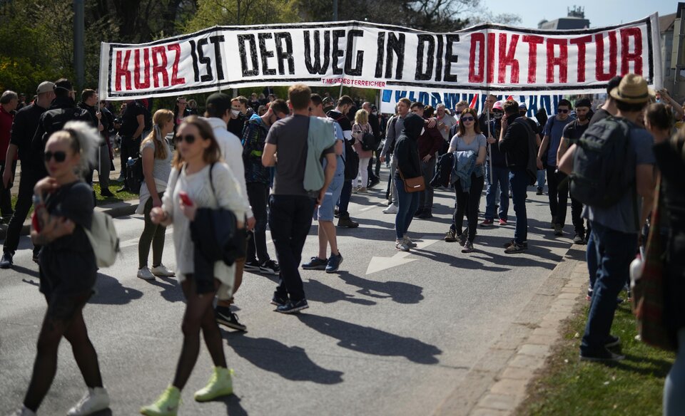 Demo-Bilanz: 3.000 Teilnehmer und 1.000 Gegendemonstranten, 15 Festnahmen