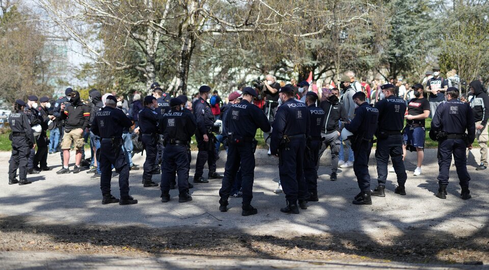 Demo-Bilanz: 3.000 Teilnehmer und 1.000 Gegendemonstranten, 15 Festnahmen