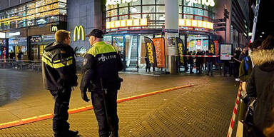 Mann sticht in Den Haag um sich