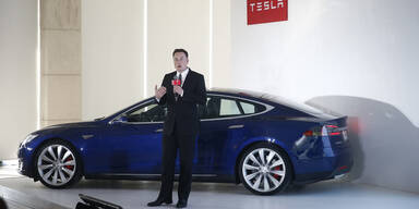 Tesla-Chef Musk schläft in der Fabrik