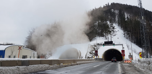 Heftige Rauchentwicklung im Semmering-Tunnel