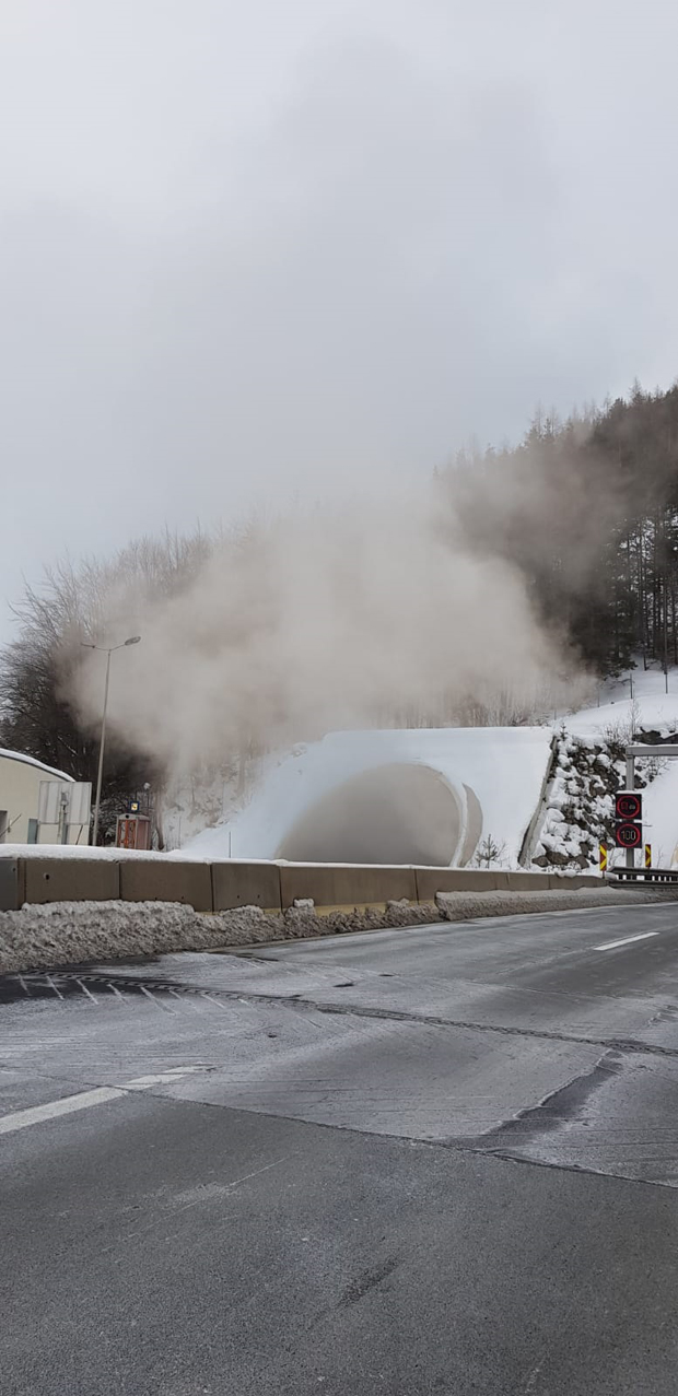Heftige Rauchentwicklung im Semmering-Tunnel