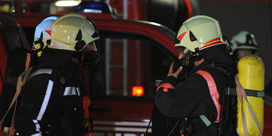 Brand: Dach einer Werkstätten-Halle teilweise eingestürzt