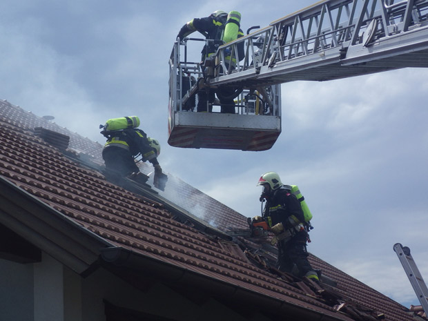 Haus brennt, während Familie auf Urlaub ist