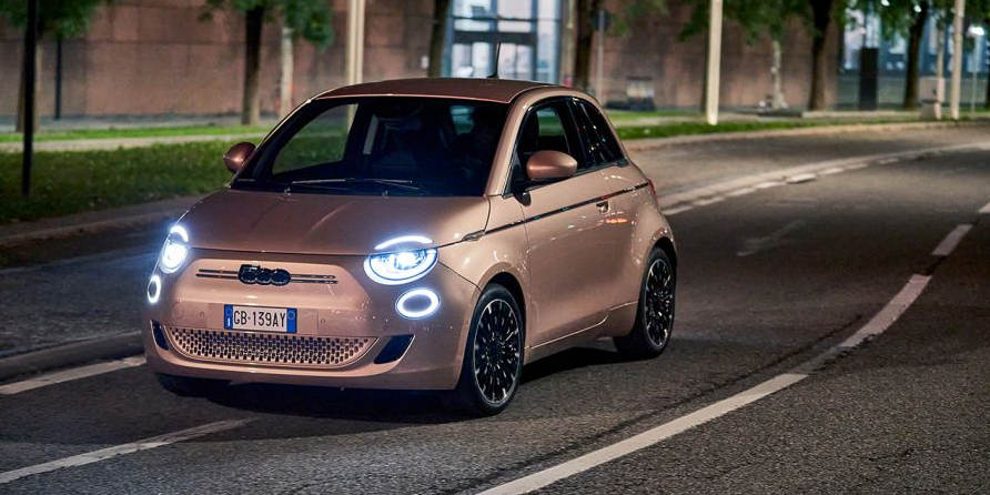 Fiat 500e: 3+1-Türer und Basismodelle starten