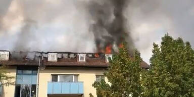 Großbrand: Flüchtlingsheim in Bayern steht in Flammen