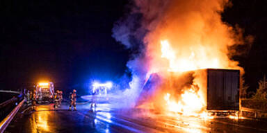 Sattelschlepper brannte komplett nieder – Autobahn gesperrt