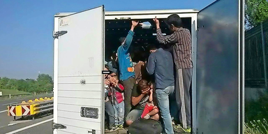 Flüchtlinge Lkw