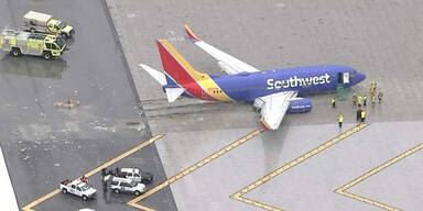 Schock: Flugzeug in USA schlitterte über Landebahn hinaus