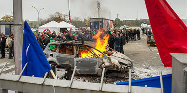 Proteste vor dem Ford-Werk in Genk