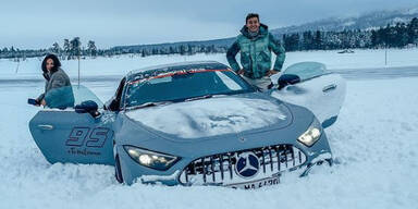 Formel-1-Star steckt in Schnee-Massen fest
