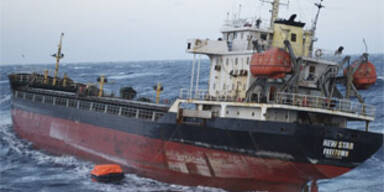 Russische Marine versenkt chinesischen Frachter